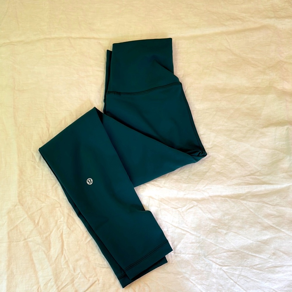 New w/out tag lululemon wunder under teal leggings. Size 4. 25”